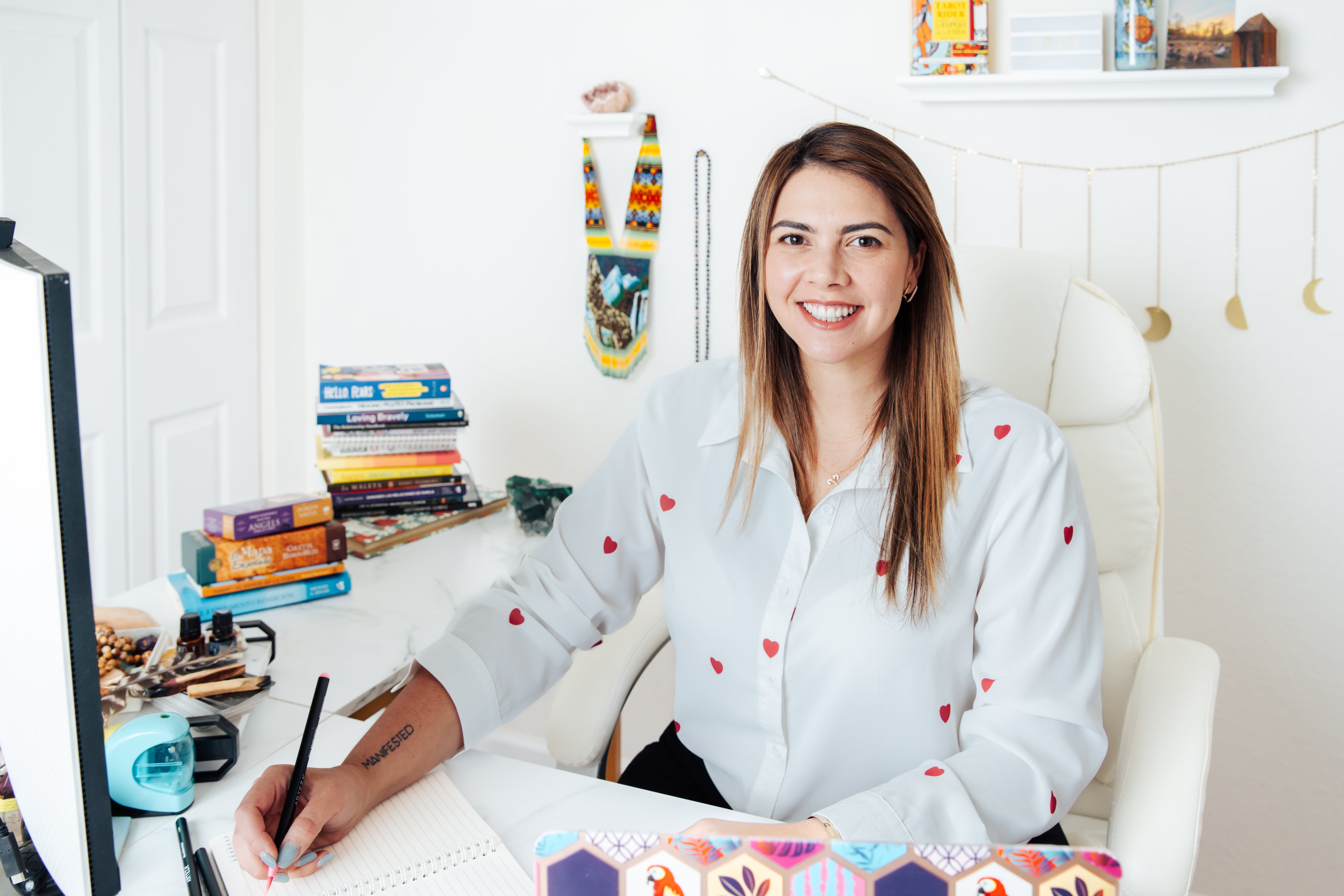 Fotografía de perfil: Tribu es una comunidad que amarás. Incluye encuentros online con personas tan cool como tú, con muchas herramientas de autoconocimiento y sanación para que puedas tomar acción y alinearte con tu propósito de vida mientras creas tu comunidad de apoyo.